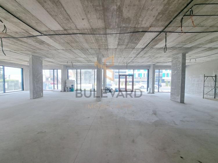 Cladire comerciala situata la drum intens circulat, 1365 mp utili + 20 parcari - 16