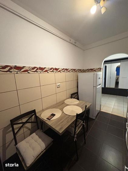 2 cam d 54 mp zona podul de fier la strada etaj 1/4 renovat 450 eur - 15
