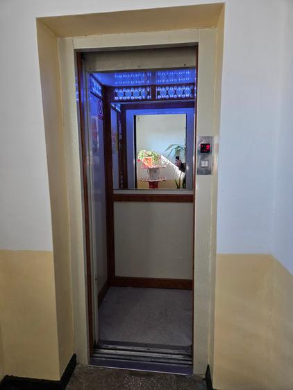 Vanzare Garsoniera Metrou Parc Drumul Taberei, Piata Moghioros - 11