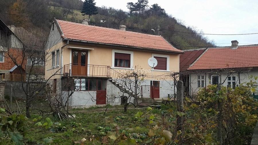 Casă cu 3 camere în Central Casă cu 3 camere în Central