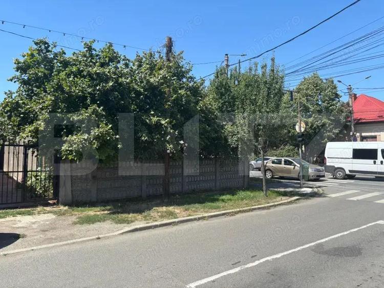 Casa individuala de vanzare, zona Mahala artera principala - 6