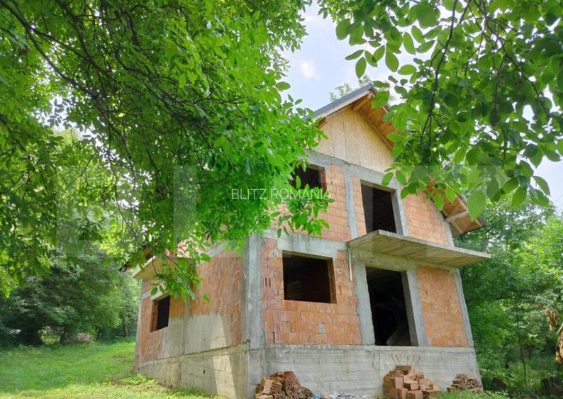 Ocazie unica ! Casa la rosu, 135 mp,pe un teren de 300 mp, S