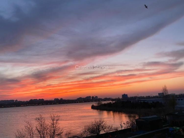 Apartament cu priveliste spectaculoasa catre lac, complet mobilat si utilat!!!