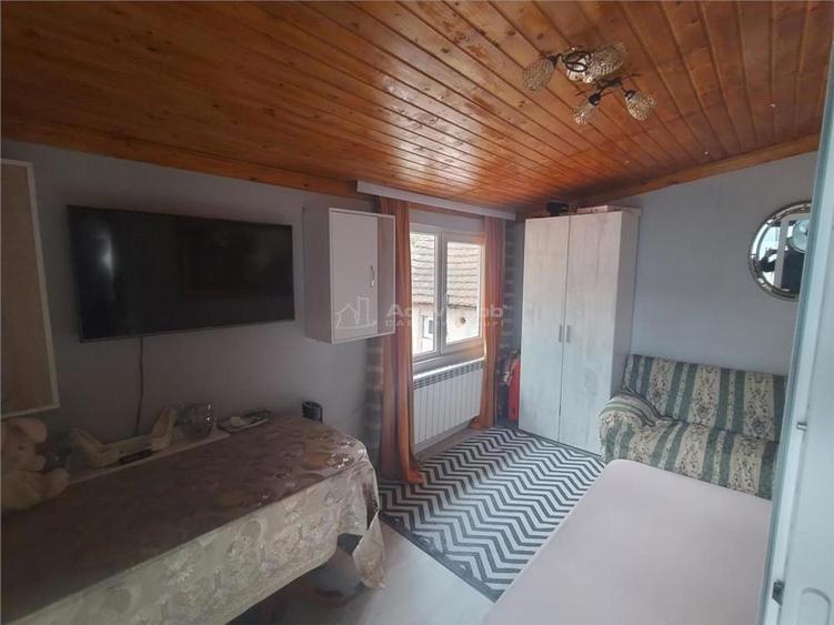 Petrosnita, Casa la Curte cu Garaj si Teren de 900 Mp - 13