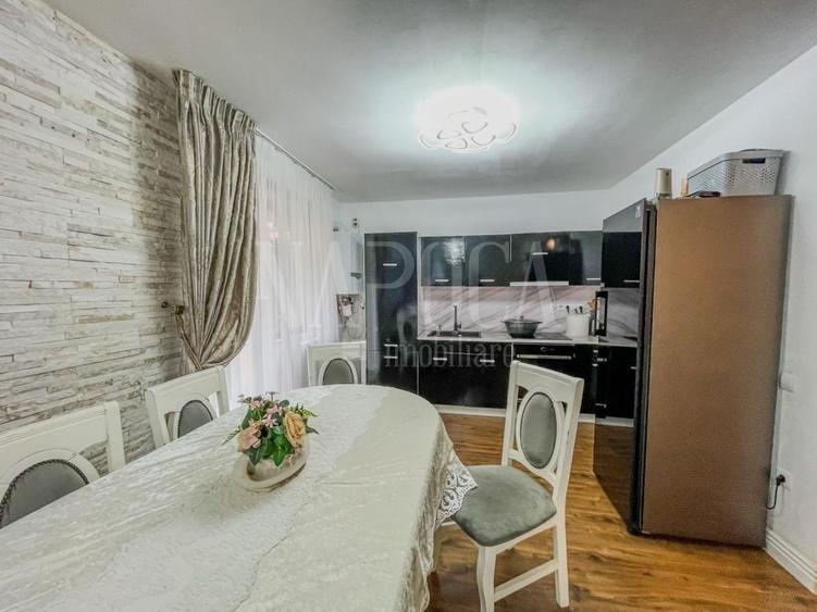 Casă individuală cu 4 camere cu Canalizare în Florești