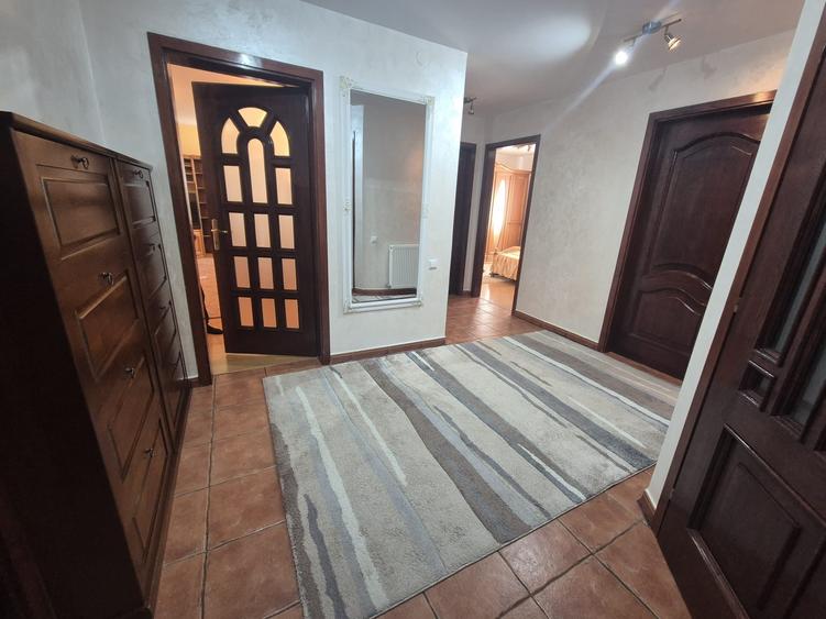 Apartament 3 camere Zamca de închiriat - 2