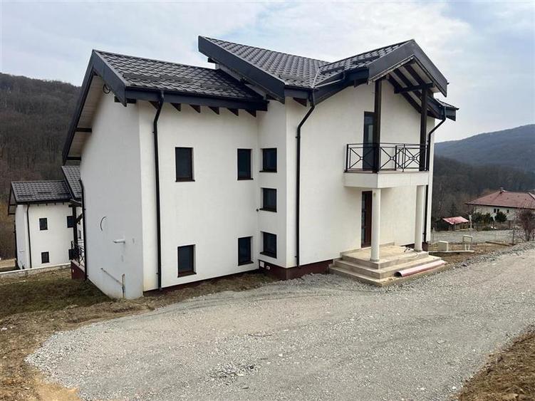 Luncani- vila noua- proiect deosebit langa padure! - 2