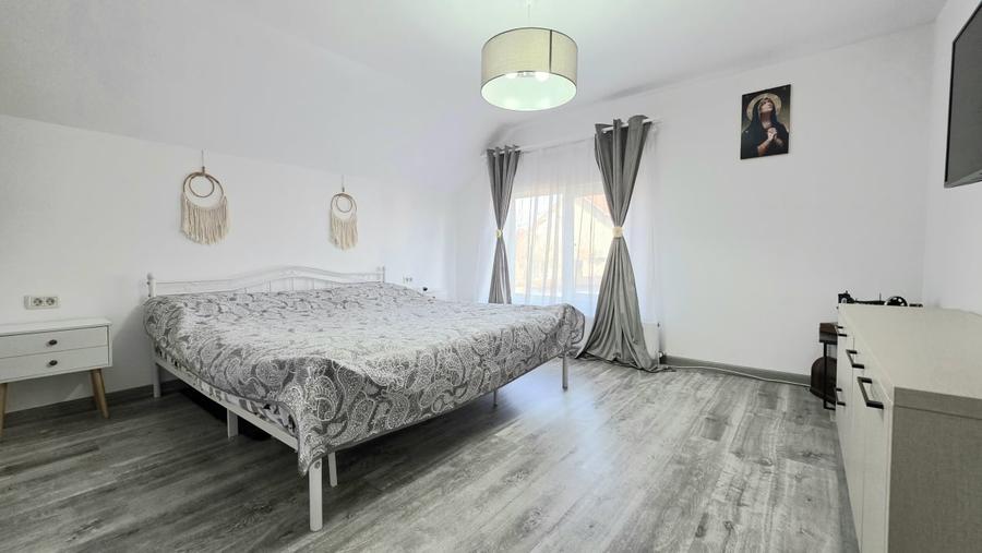Casă individuală cu 4 camere cu Canalizare în Lumina