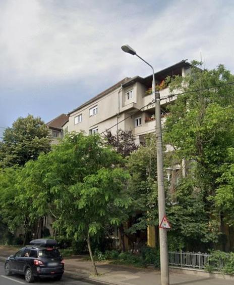 Vand apartament 130m2 5 camere zona buna + bucatarie. 2 bai - 1