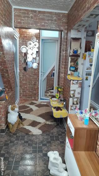 vand apartament cu 3 camere in Petro?ani - 5