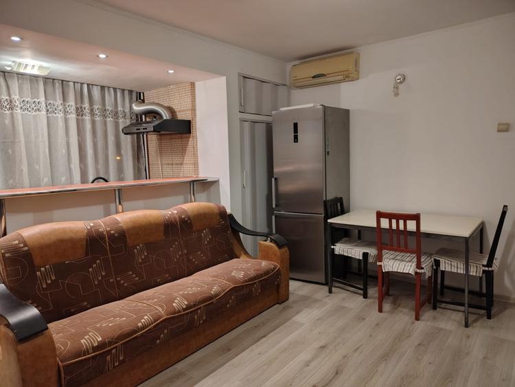 Eroii Revolutiei, doua minute metrou - 5