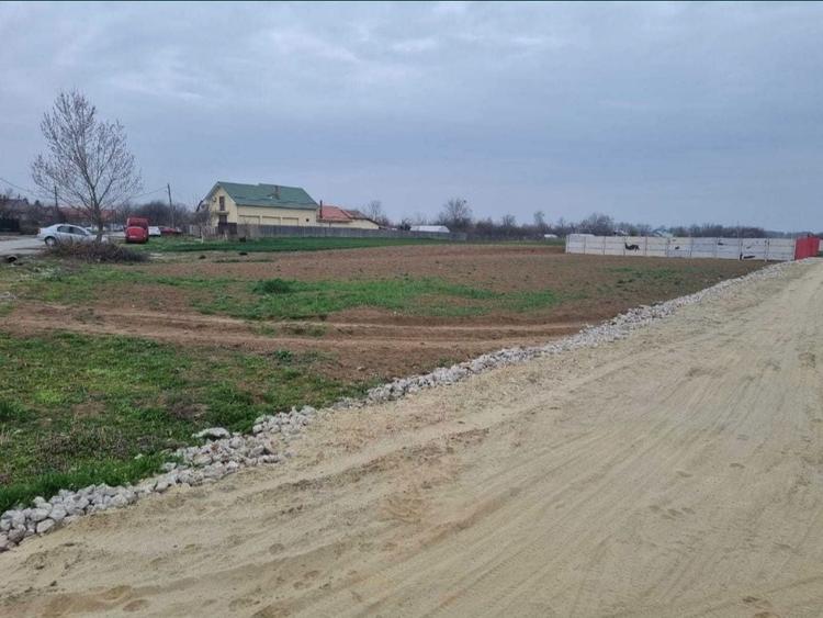 Teren intravilan Salcia 1097 mp utilitati aproape ideal casa 39.500 negociabil - 1