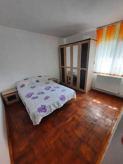 Vand apartament 2 camere pe strada 9 mai - 2