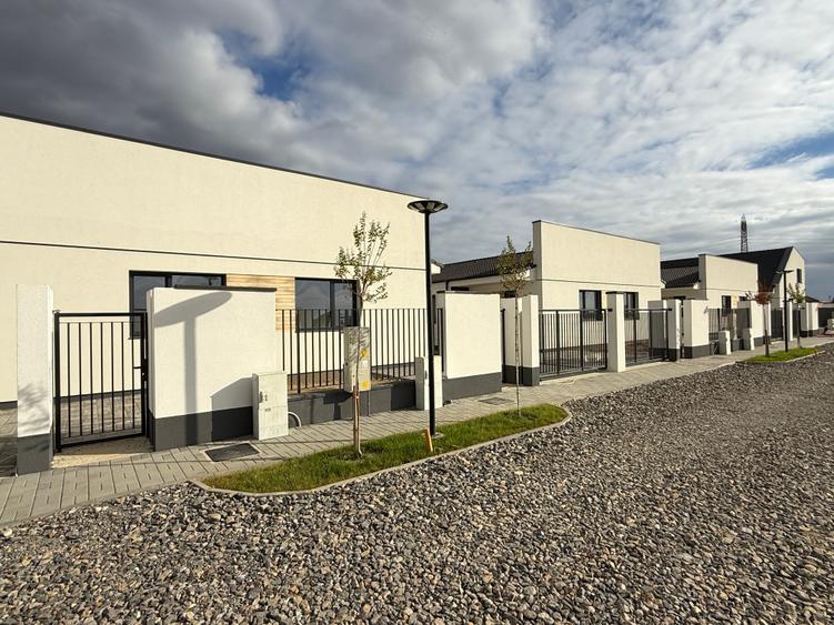 COMISION 0%l Casa tip-duplex pe parter l panouri solare 3,5 kw l in Mosnita Noua - 1