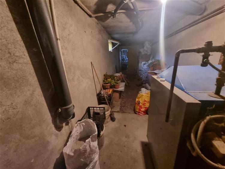 Casă cu 4 camere cu Teren 1200 Mp în Unirii