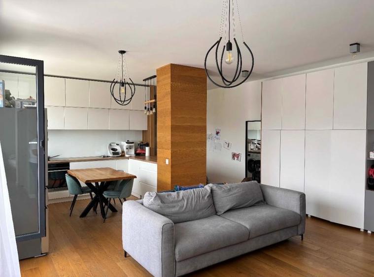 Apartament cu 3 camere semidecomandat în Florești - 1