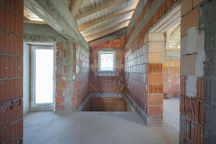 De vânzare casă cu un proiect deosebit, la roșu , Str. Gheorghe Doja - 34