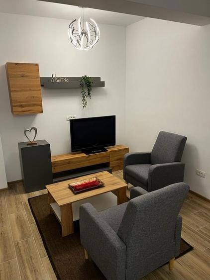 Inchiriez apartament cu 3 camere MODERN! - 1