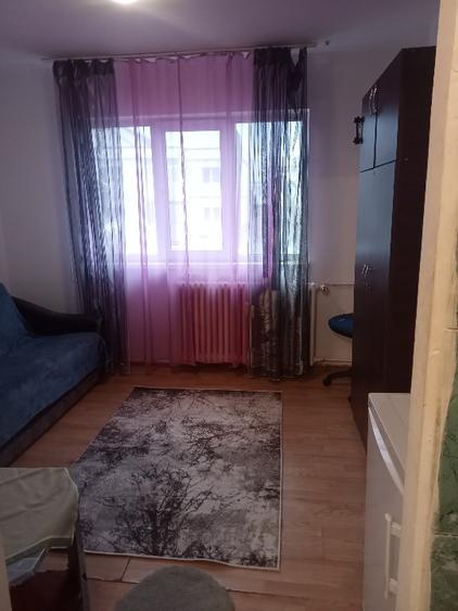 Podu ros la bulevard, garsoniera mobilata - 1