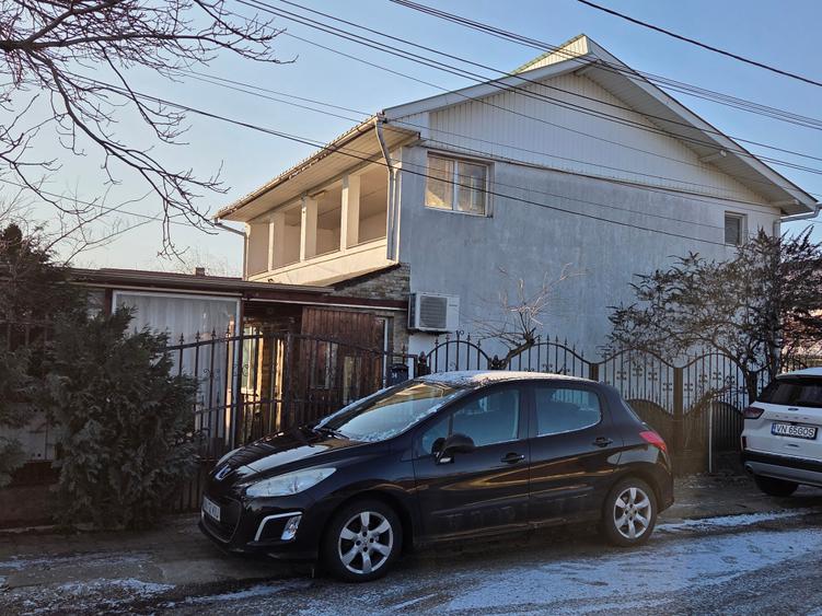 Casa P+1 zona linistita Adjud Vrancea - 1