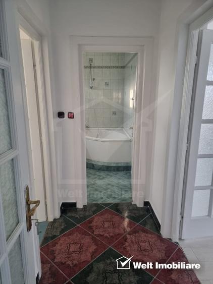 Casă individuală cu 14 camere cu Canalizare în Zorilor