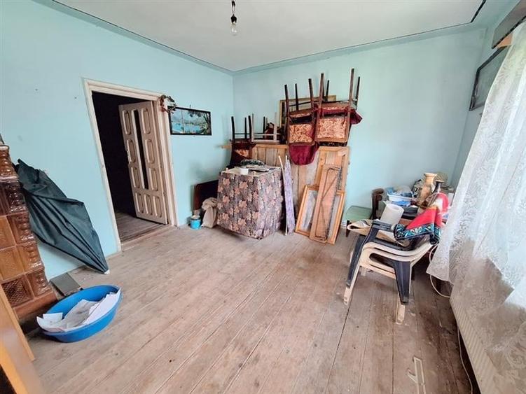 Casa batraneasca  100 mp, teren 4100 mp, zona Izvoare - 7