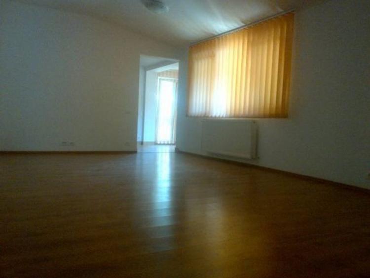   Apartament in Vila P+1, Eminescu - Mosilor - 110 mp.  curte + parcare + nemobilat - 3