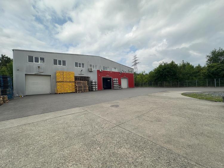 Hala/ showroom de la 300mp la 1796mp, eventual rafturi, zona Vama Iasi - 12