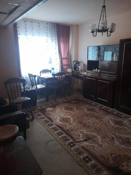 Apartament decomandat la etaj 3, de vanzare in Caransebes Pret 39.500euro - 3