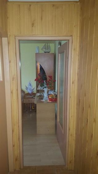 Vand apartament 3 camere , Petro?ani str.aviatorilor 16 - 3