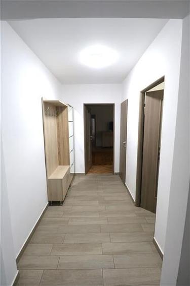 Apartament cu 3 camere, centrala proprie , zona Circumvalatiunii - 11