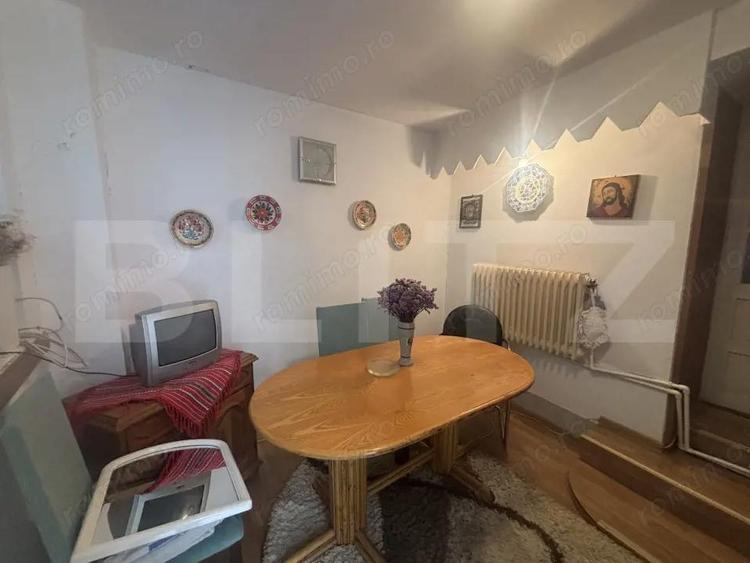 Casa de vanzare, pozitionata excelent, ideala pentru relaxare, sau relocare - 4