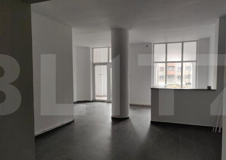 Spatiu in zona centrala, compartimentat, finisat nou - 2