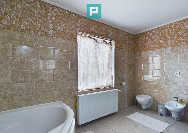 Casa cu 5 camere in Nadlac - 16