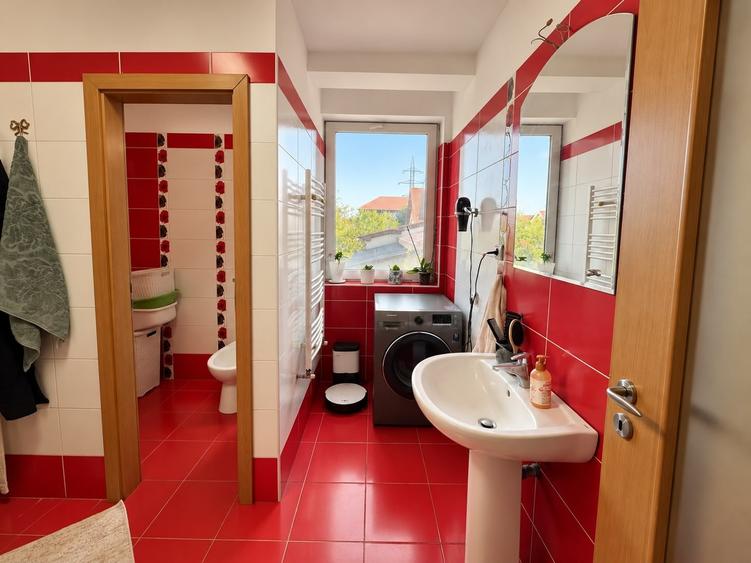Apartament cu 3 camere decomandat, mobilat în Dumbrăvița