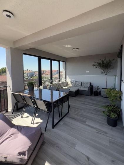 Apartament tip PENTHOUSE. Terasa 30mp. Asfalt. 2 locuri de parcare. Mobilat