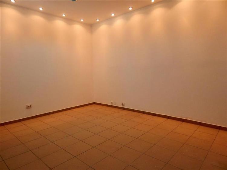 Vila de vanzare pretabila clinica medicala/birouri - 18