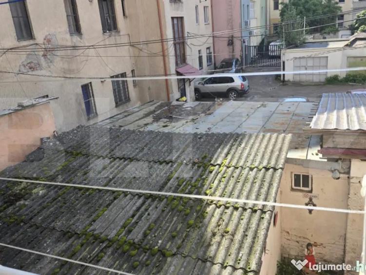 Teren intravilan, proprietate 43 mp + construc?ie, zona Ult - 3