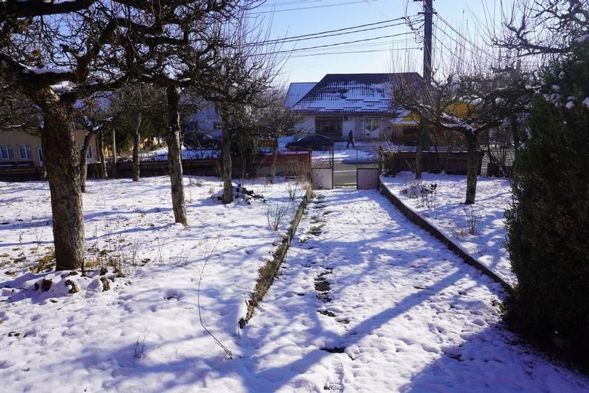 Casa de vanzare in centrul satului Desesti, Maramures - 6