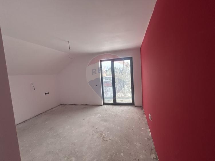 Casă cu 6 camere cu Teren 1300 Mp în Satulung
