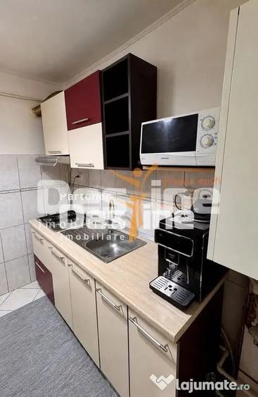 Apartament cu 3 camere semidecomandat în Donici