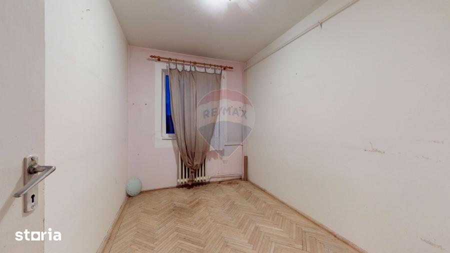 Apartament cu 3 camere semidecomandat în Electroprecizia