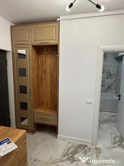 Apartament cu 2 camere semidecomandat, mobilat în Păcii