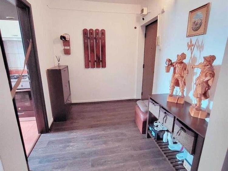 Apartament cu 2 camere semidecomandat, mobilat în Central