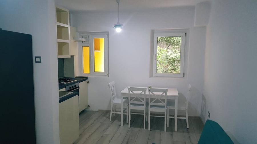 Apartament cu 2 camere semidecomandat în Obor
