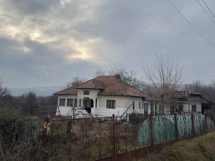 Casă cu Teren 2448 Mp în Pârscov