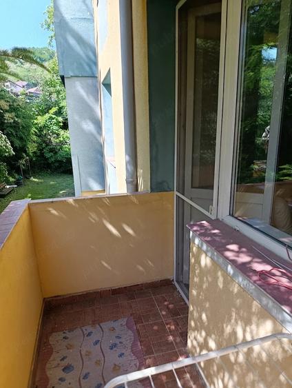 Apartament cu 3 camere decomandat în Moroasa 1