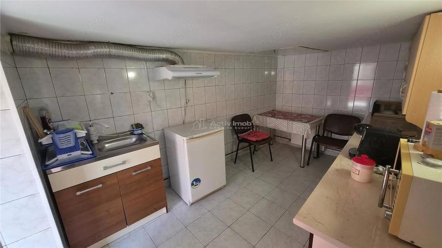 Casă cu 7 camere cu Teren 432 Mp în Vest