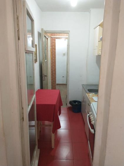 Garsonieră decomandată în Gorjului