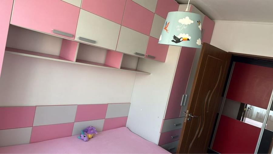 Apartament cu 4 camere decomandat în Central